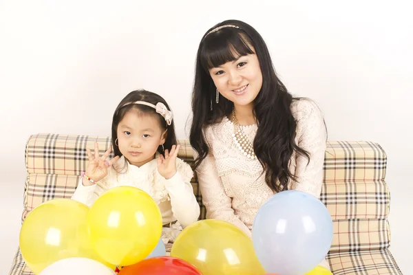 Asya görünümü ve kızı genç kadın.