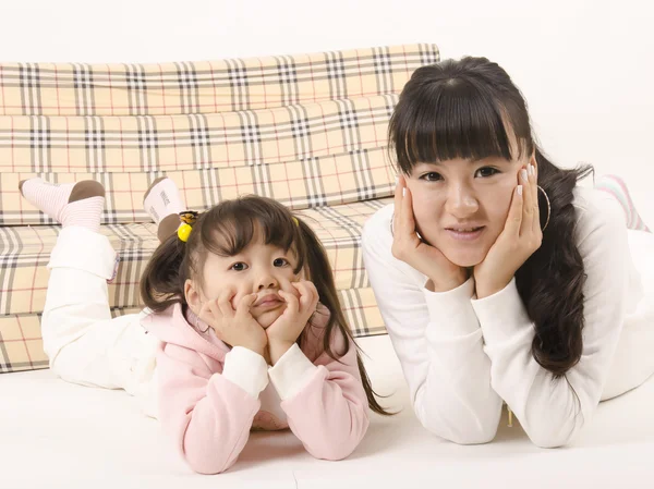 Asya görünümü ve kızı genç kadın.