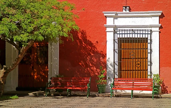 Belle Cour Édifice Colonial Péruvien Soleil — Photo