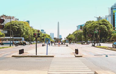 Avenida 9 de Julio Sokak Sahnesi Buenos Aires 'in Obelisk' i, Buenos Aires Downtown, Arjantin