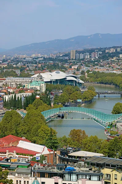 Oszałamiający Widok Lotu Ptaka Stare Tbilisi Słynnym Mostem Spokoju Kolejki — Zdjęcie stockowe