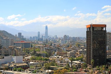 Santiago 'nun çarpıcı şehir manzarası And Dağları Manzarası Santa Lucia Hill, Santiago, Şili, Güney Amerika' dan