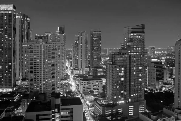 Monochromes Bild Der Skyline Der Innenstadt Von Bangkok Bei Nacht — Stockfoto
