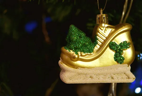 Close Golden Figure Skate Skate Shoe Ornament Christmas Tree Night — стоковое фото