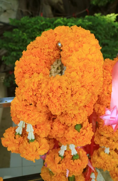 Closeup Marigold Flower Garlands Offering Spirit House Shrine Buddhist Temple — Stock Photo, Image