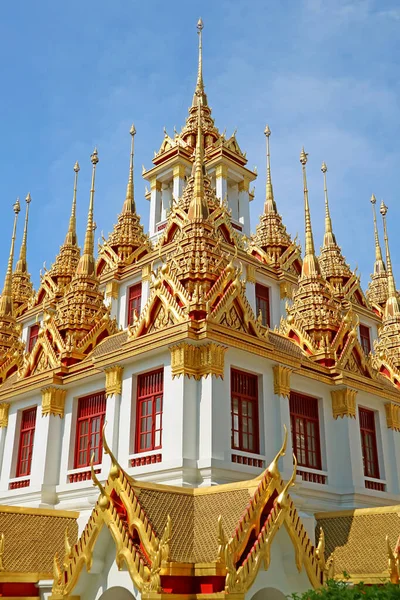Incredible Golden Spires Historic Loha Prasat Iron Castle Wat Ratchanatdaram — Stock fotografie