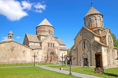 Kecharis manastırı, 11. yüzyılda kurulan bir ortaçağ manastırı, Ermenistan 'ın Tsakhkadzor kasabası.