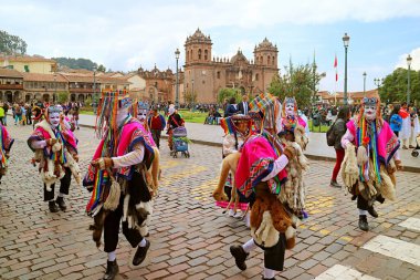 Peru Geleneksel Giysilerdeki Geçit Töreni 6 Mayıs 2018 'de Plaza de Armas, Cusco, Peru' da gerçekleşti.