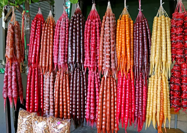 Bunte Traditionelle Georgische Süßigkeiten Namens Churchkhela Auf Einem Marktstand Ausgestellt — Stockfoto