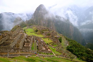 Hafif Yağmurda Machu Picchu, Urubamba Eyaleti 'ndeki Inca Kalesi, Cusco Bölgesi, Peru