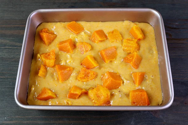 Butternut Squash Cake Batter Cake Pan Topped Diced Squashes Ready — Stock Photo, Image