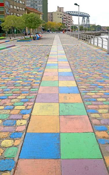 Colorido Sendero Caminante Junto Río Riachuelo Con Antiguo Puente Transportador — Foto de Stock