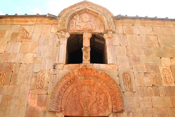 Középkori Nyugati Homlokzata Surb Astvatsatsin Templom Lenyűgöző Ábrázolások Isten Atya — Stock Fotó