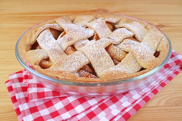 Torta Maçã Caseira Fresca Saborosa Saudável Mesa Madeira — Fotografia de Stock