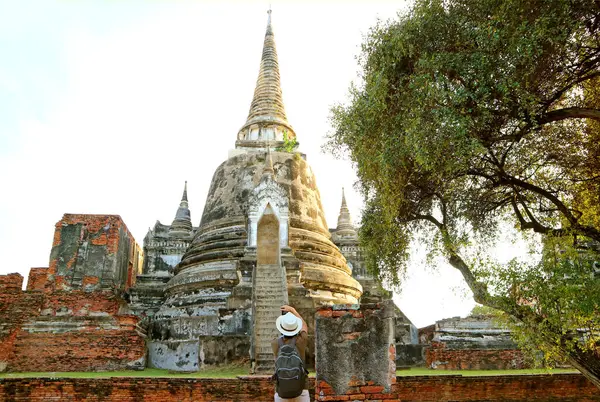 Visitante Tirando Fotos Pagode Histórico Templo Wat Phra Sanphet Palácio — Fotografia de Stock