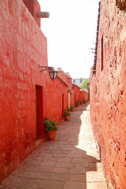 Santa Catalina Manastırı İçindeki Dar Taş Yol, Arequipa 'daki UNESCO Dünya Mirası Bölgesi