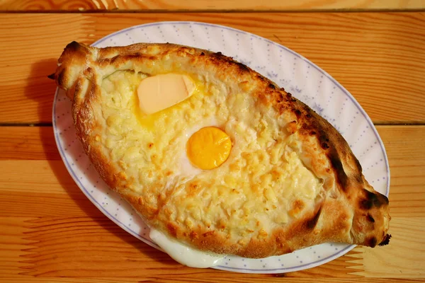 Plate Adjaruli Khachapuri Traditional Georgian Cheese Egg Bread Served Wooden — Stock Photo, Image
