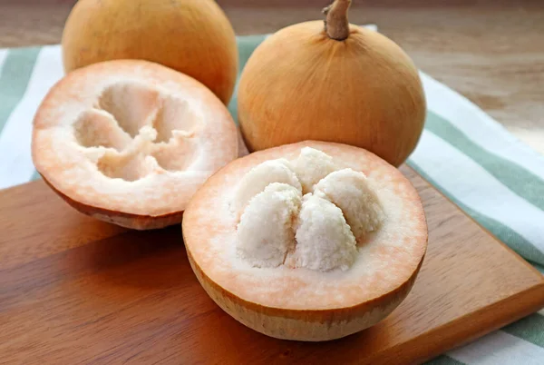 Closeup Opened Sweet Sour Fresh Ripe Cotton Fruit Santol Fruit — ストック写真