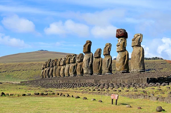 Las Icónicas Quince Estatuas Moai Ahu Tongariki Plataforma Ceremonial Isla — Foto de Stock