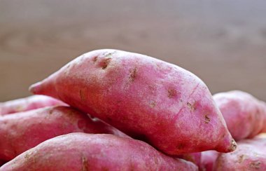 Raw Sweet Potato 'nun Yığındaki Yakın Çekimi