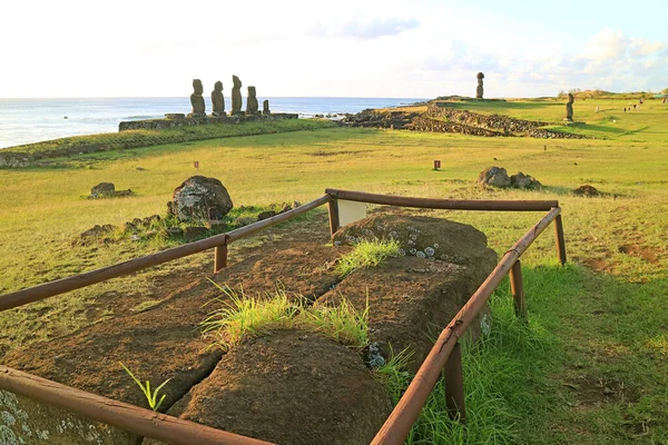 Sítio Arqueologia Com Ahu Tahai Ahu Riku Plataforma Cerimonial Costa — Fotografia de Stock