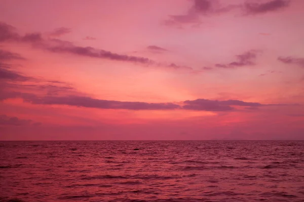Fantastic Gradient Pink Purple Seascape Tropical Sunset — Stockfoto