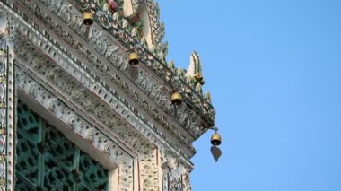 Şafak Tapınağı 'ndan Phra Mondop (Wat Arun) Bangkok, Tayland' ın Rüzgâr Çanları Esintisi Altında