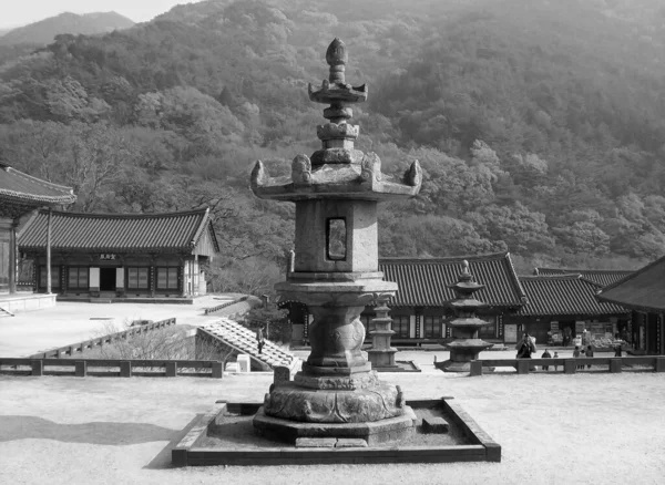 Самый Большой Каменный Фонарь Южной Корее Храме Хваомса Расположенный Горе — стоковое фото