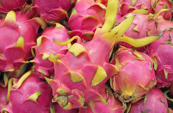 Pile Fresh Ripe Dragon Fruits Pitaya Sale Market — Zdjęcie stockowe