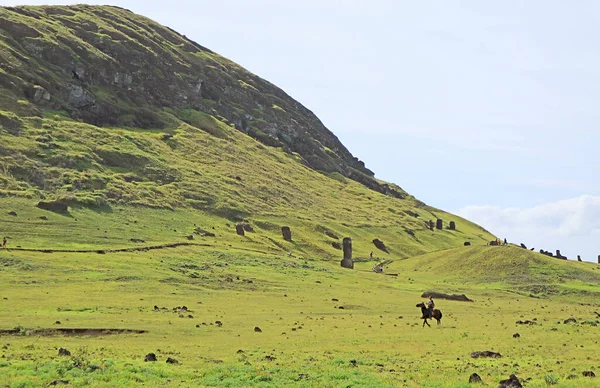 Large Group Abandoned Gigantic Moai Statues Slope Rano Raraku Volcano — Stock Fotó