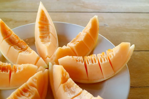 Closeup Slices Mouthwatering Fresh Juicy Cantaloupe Melon White Plate — Zdjęcie stockowe