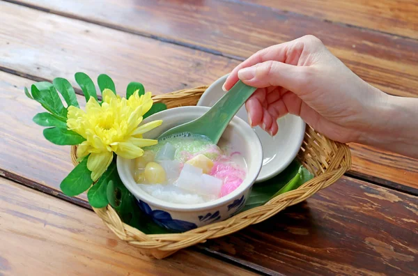 Escavar Mão Vermicelli Resfriado Leite Coco Doce Saborosa Sobremesa Tailandesa — Fotografia de Stock