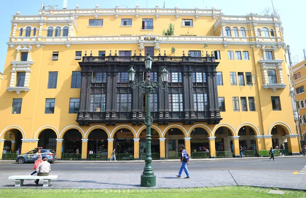 Plaza Belediye Başkanı Meydanı 'ndaki Sayısız Çarpıcı Koloni Binalarından biri, Lima Tarihi Merkezi, Peru, Güney Amerika