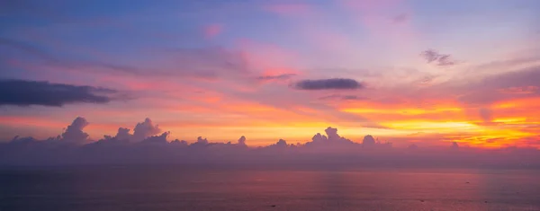 Hermoso Cielo Dramático Colorido Atardecer Sobre Mar Banner Panorama — Foto de Stock