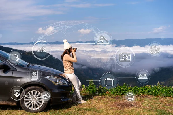 Young Woman Travelers Car Watching Beautiful Sea Fog Mountain While — Stockfoto
