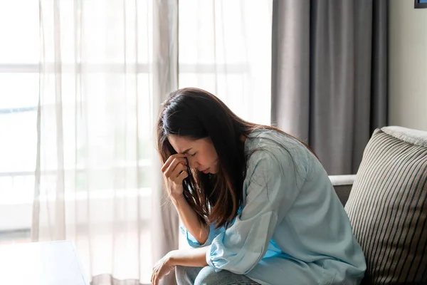 Jeune Femme Seule Sentant Déprimée Stressée Maison Émotion Négative Concept — Photo