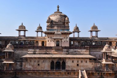 Jahangir Mahal 17. yüzyılda Vir Singh Deo tarafından Babür Prensi Jahangir 'i onurlandırmak için inşa edildi..