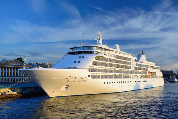 Круизное судно "Серебряный шепот", Санкт-Петербург, Россия
