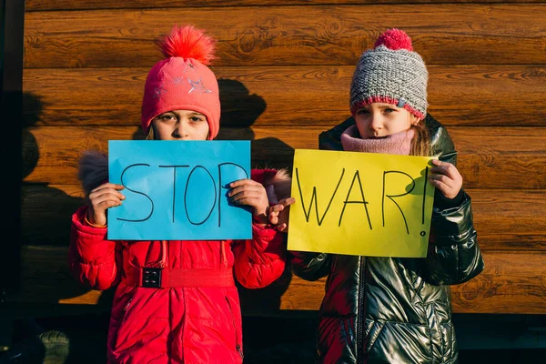 Jóvenes Patriotas Niños Activistas Pequeñas Chicas Ucranianas Pidiendo Detener Guerra — Foto de Stock