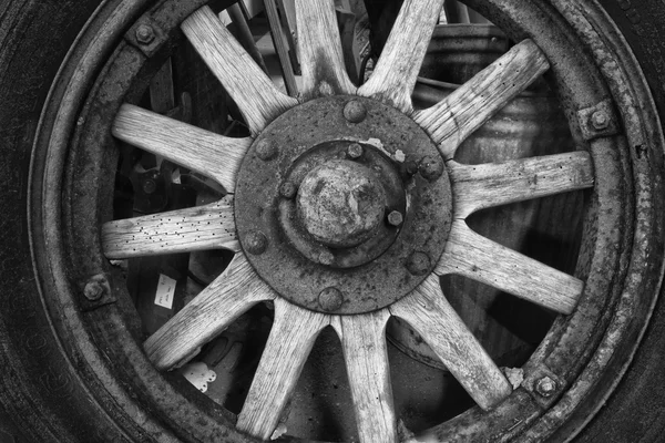 Antique Wooden Wheel — Stock Photo, Image