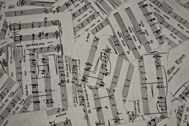 yırtık müzik sayfaları