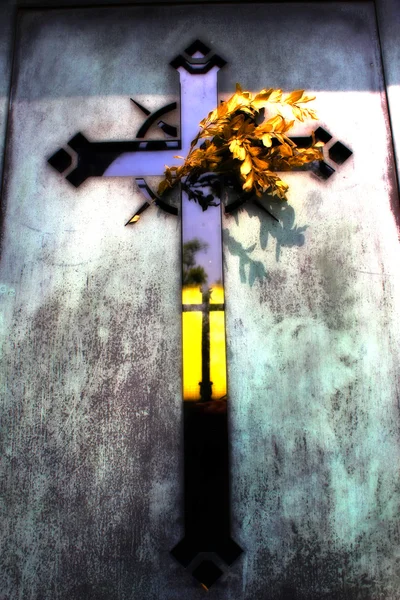 Cruz en el Cimetiere du Montparnasse — Foto de Stock