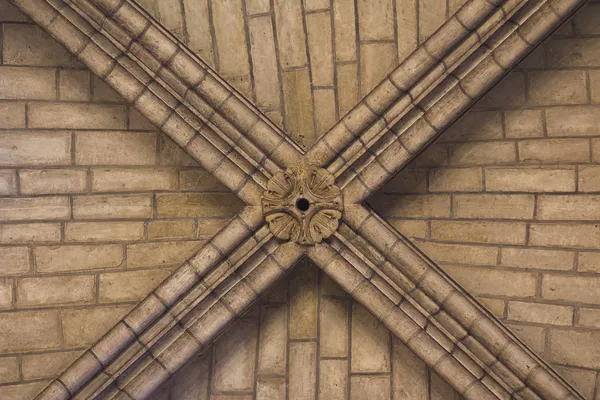 Arco de piedra en la Catedral de Notre Dame — Foto de Stock