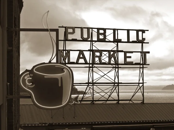 Pike Place Public Market and Cloudy Sky — Stock Photo, Image