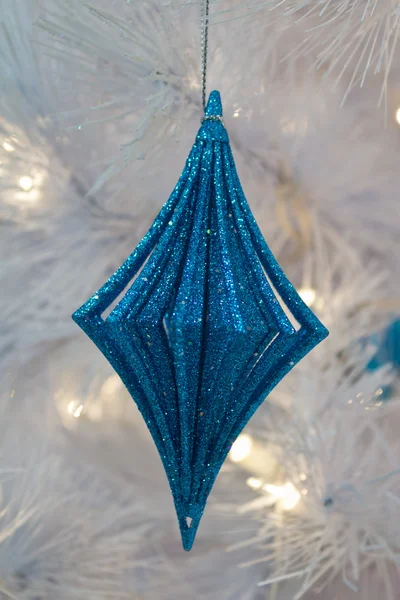 Blauw gekleurde decoratie van Kerstmis — Stockfoto