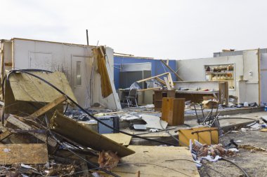 Tornado fırtınası hasar v