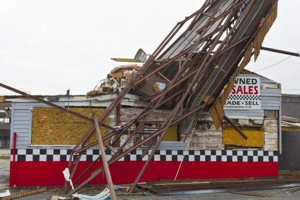 Tornado fırtınası hasar VIII