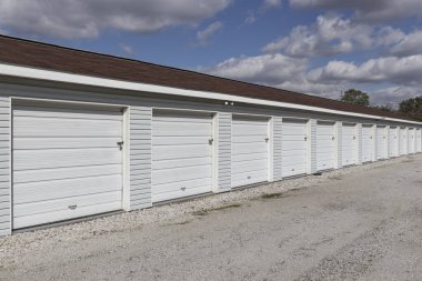 Özel depo ve küçük garaj üniteleri.
