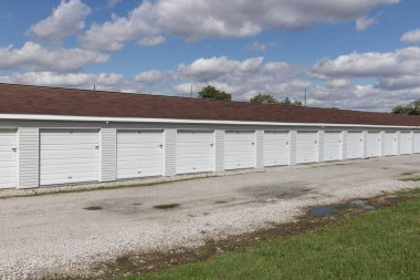 Özel depo ve küçük garaj üniteleri.