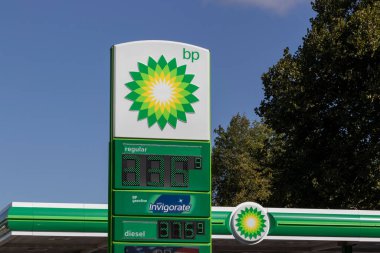 Frankfort - Ekim 2021: BP Perakende Benzin İstasyonu. BP ve British Petroleum, merkezi Londra 'da bulunan küresel bir İngiliz petrol ve gaz şirketi..